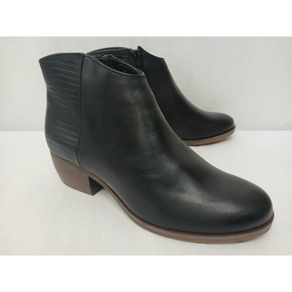 Clarks Mila Myth Black Leather Ankle Booties Side Zip 26151357 Women's Size 7.5M